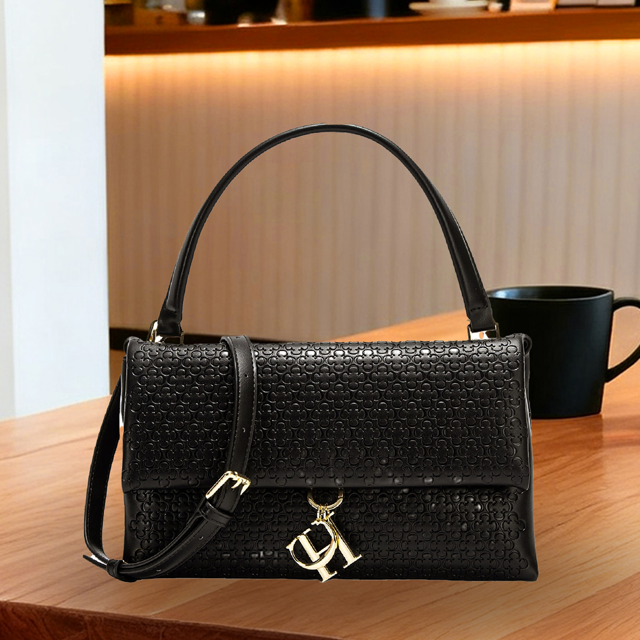 CH Elegant Handbag Monogram Em - Structured Handbag Top Handle 评论和价格