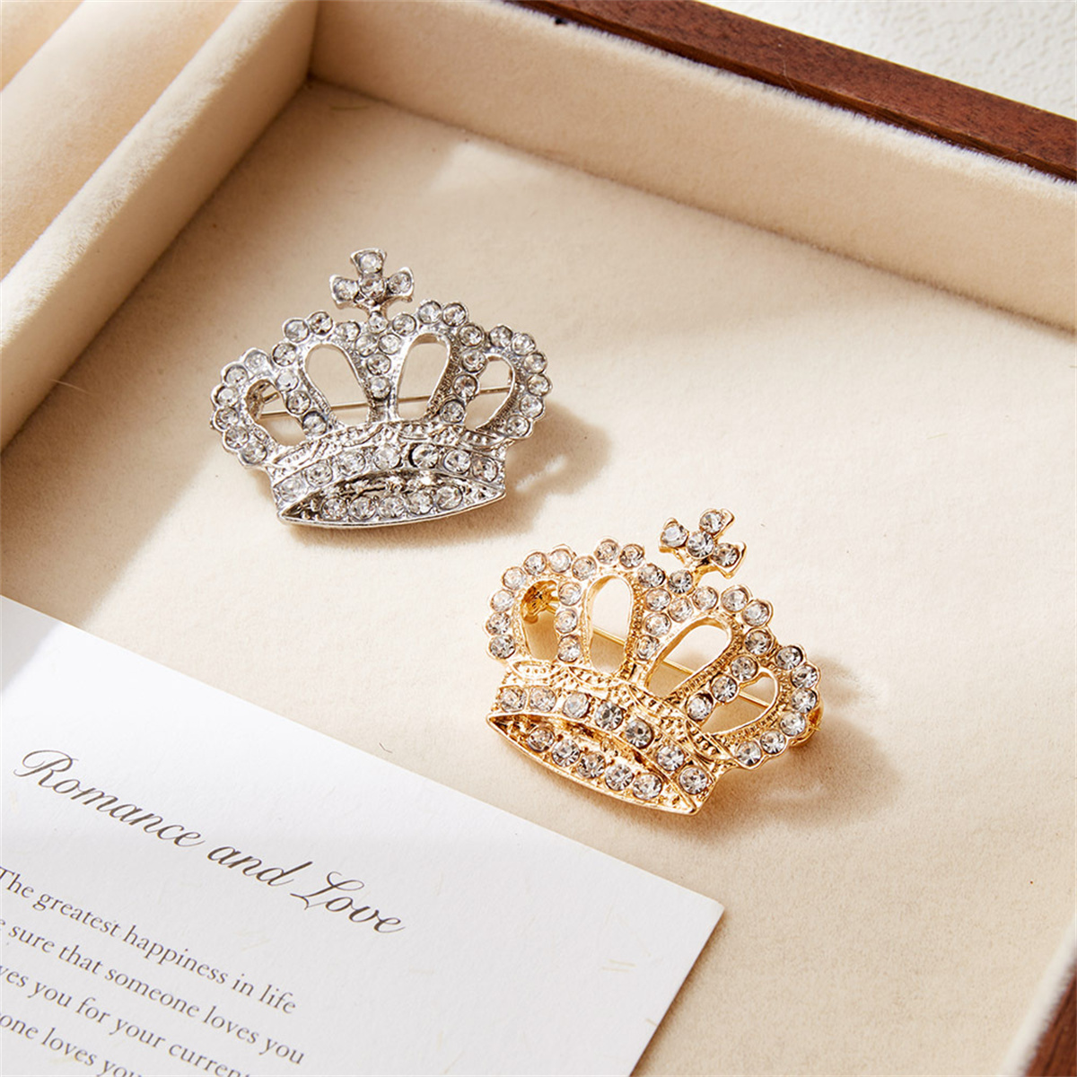 1Pc Creative Retro Crown Broch - Luxury Bags 2026 Trends 评论和价格