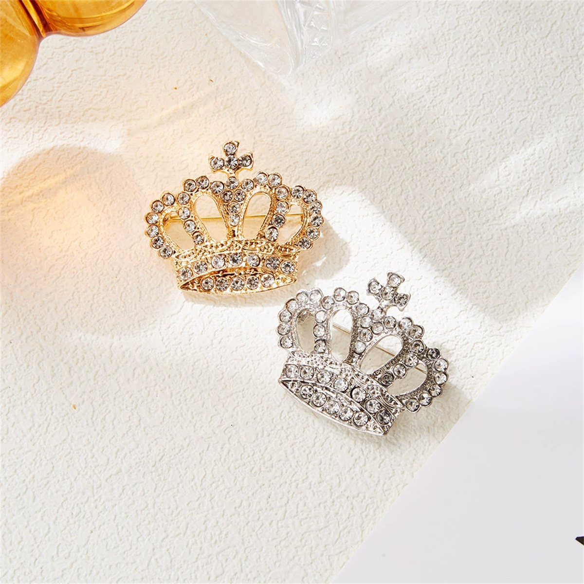 1Pc Creative Retro Crown Broch - Luxury Bags 2026 Trends 评论和价格