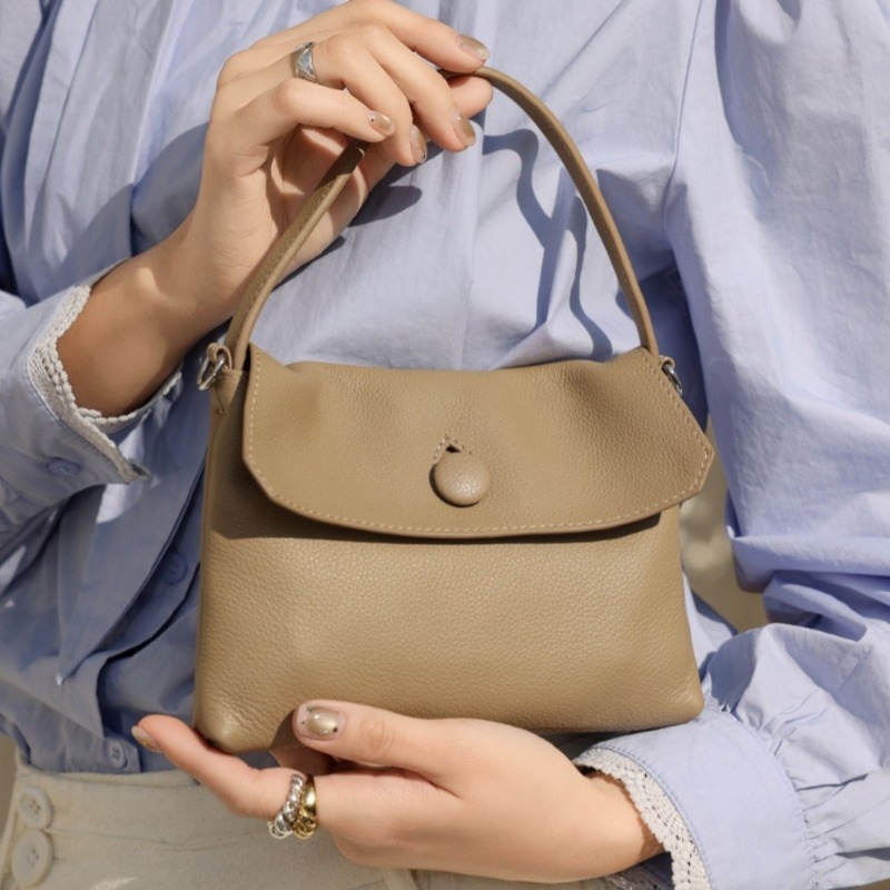 2026 New Women Button Detail H - Structured Handbag Top Handle 评论和价格