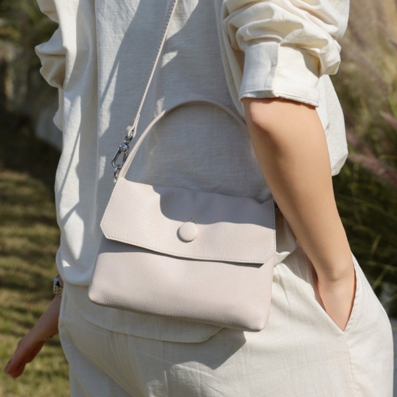 2026 New Women Button Detail H - Structured Handbag Top Handle 评论和价格