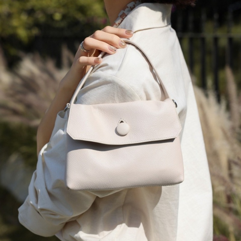 2026 New Women Button Detail H - Structured Handbag Top Handle 评论和价格