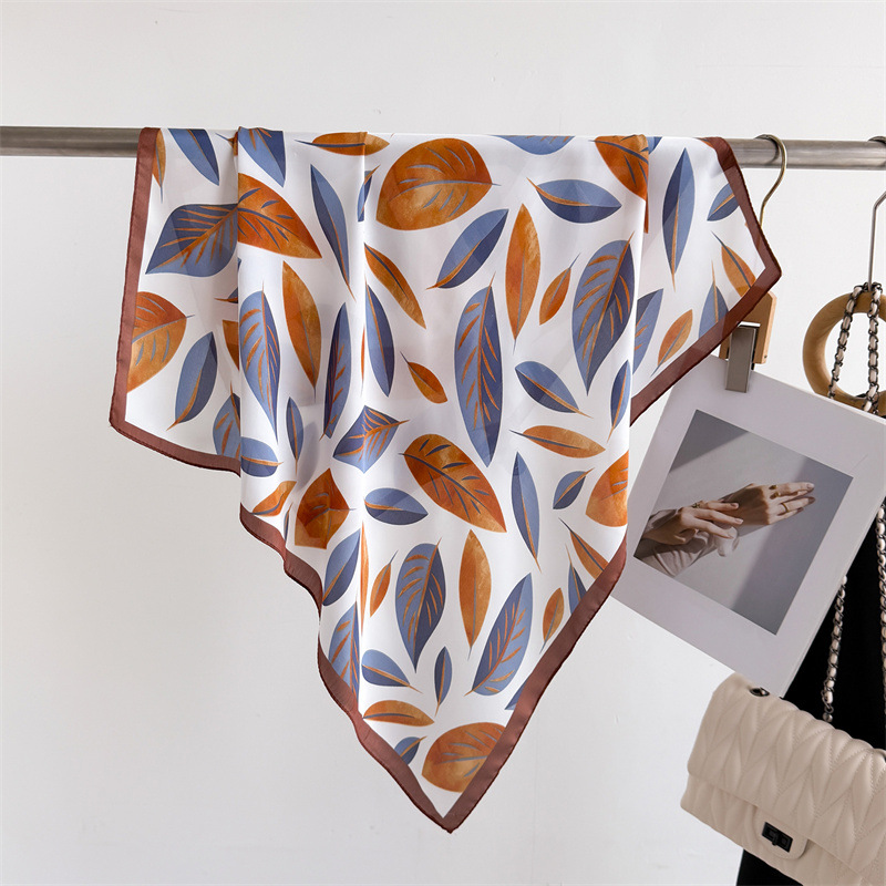 Luxury Brand Print 70cm Square - Luxury Bags Mini 评论和价格