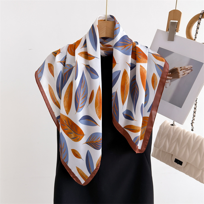Luxury Brand Print 70cm Square - Luxury Bags Mini 评论和价格